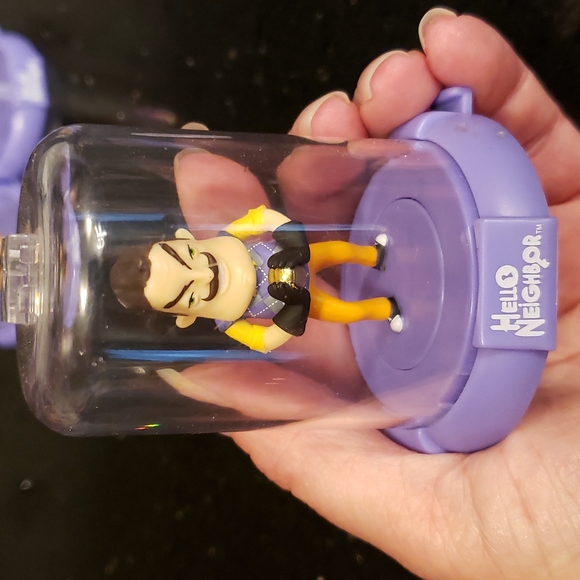 6 Hello Neighbor 2" Collectible Figures - Picture 4 of 7